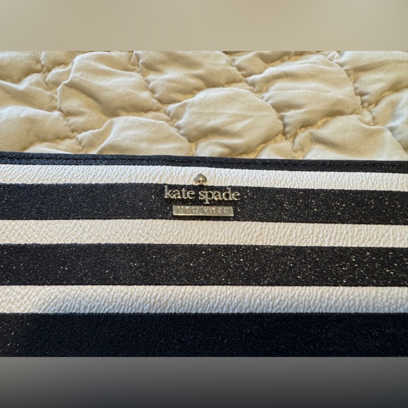 KATE SPADE Black & White Striped Wallet - EXCELLENT CONDITION - Picture 5 of 7